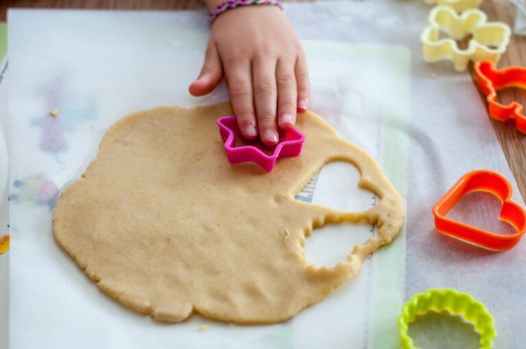 Recette de bredele facile pour cuisiner avec vos enfants (vidéo)