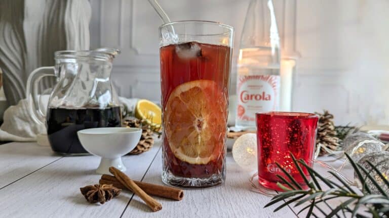Mocktail de Noël : jus de raisin, épices et Carola Rouge
