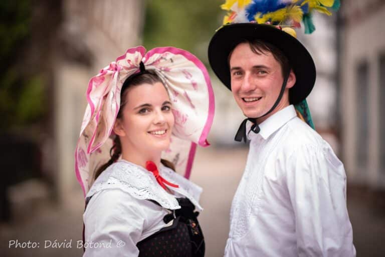 Une Alsacienne pour défendre le folklore français