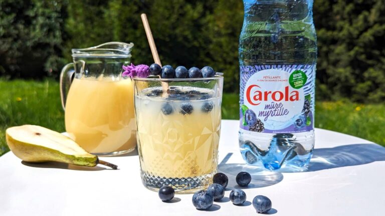 Mocktail Carola Blueberry Spritz, avec eau pétillante mûre myrtille