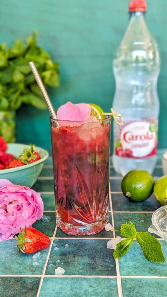 cocktail sans alcool eau pétillante cerise