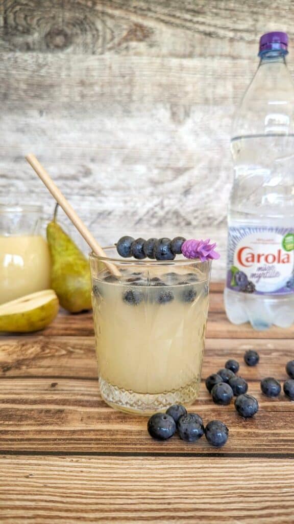 cocktail sans alcool eau pétillante mure myrtille